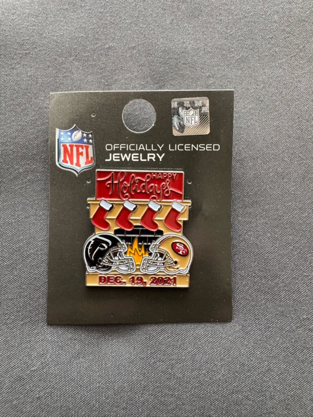 NFL Holiday Enamel Pin - Falcons vs 49ers
